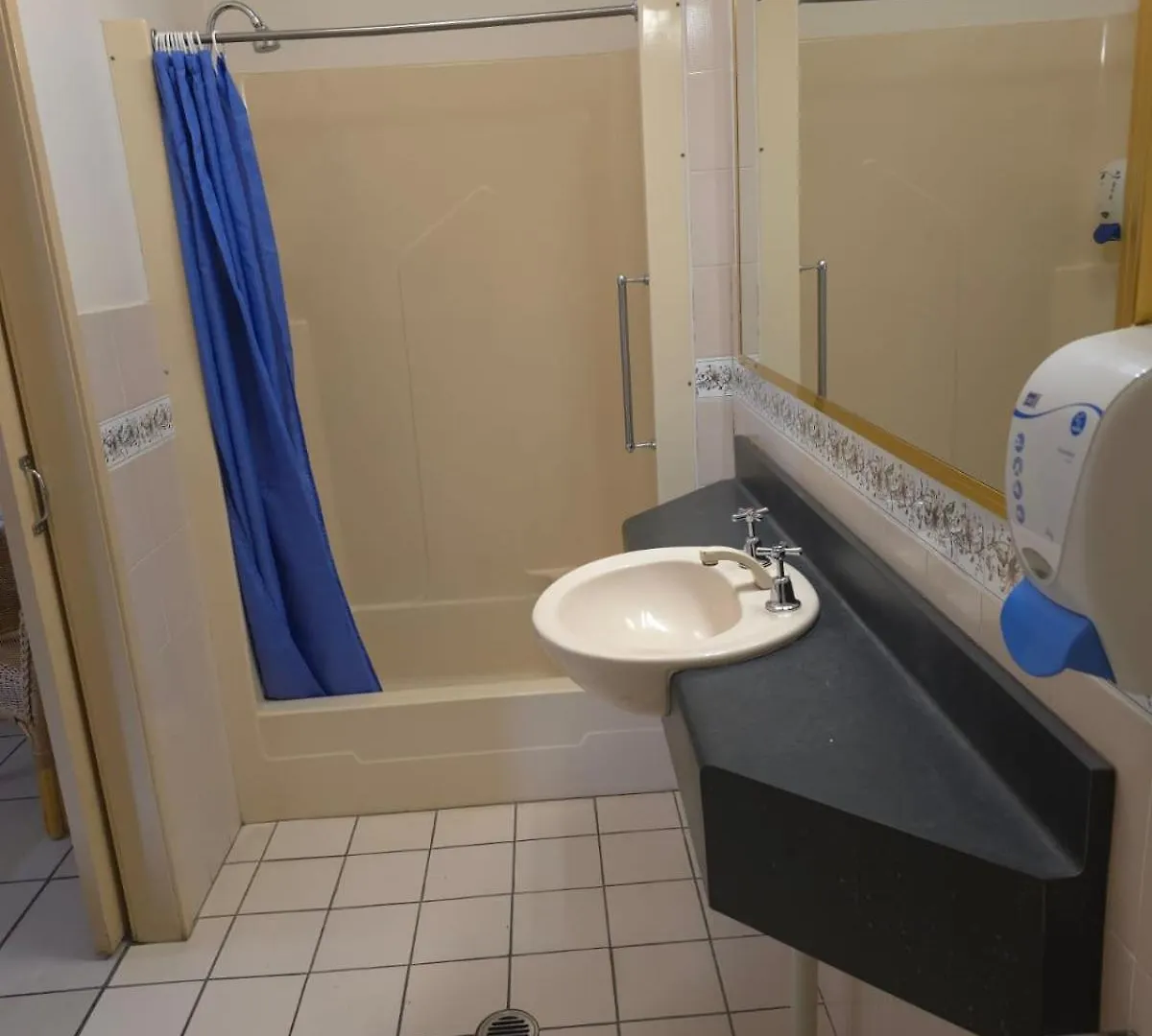 *****  Royal Motel Rockhampton Australia